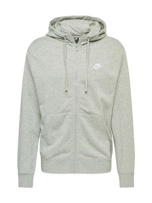 Se Nike Sportswear Sweatjakke 'Club'  lysegrå / hvid ved About You