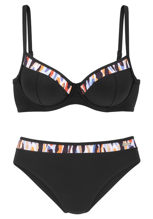 Se LASCANA Bikini  blandingsfarvet / sort ved About You