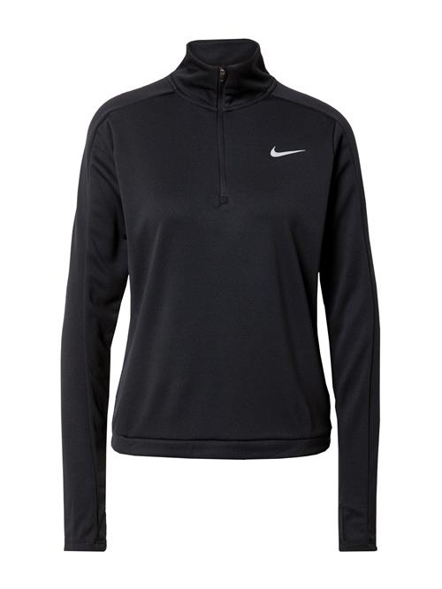 Se NIKE Funktionsbluse 'Pacer'  sort / hvid ved About You