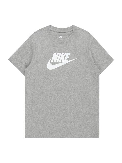 Se Nike Sportswear Bluser & t-shirts 'FUTURA'  grå-meleret / hvid ved About You