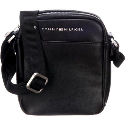 Se TOMMY HILFIGER Skuldertaske  sort / hvid ved About You