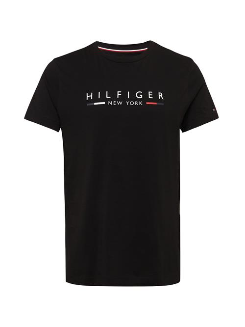 Se TOMMY HILFIGER Bluser & t-shirts 'New York'  rød / sort / hvid ved About You