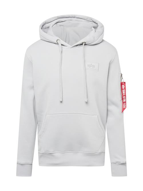 Se ALPHA INDUSTRIES Sweatshirt  lysegrå / rød / hvid ved About You