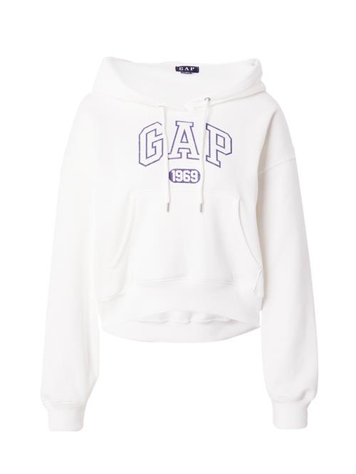 Se GAP Sweatshirt  mørkelilla / hvid ved About You