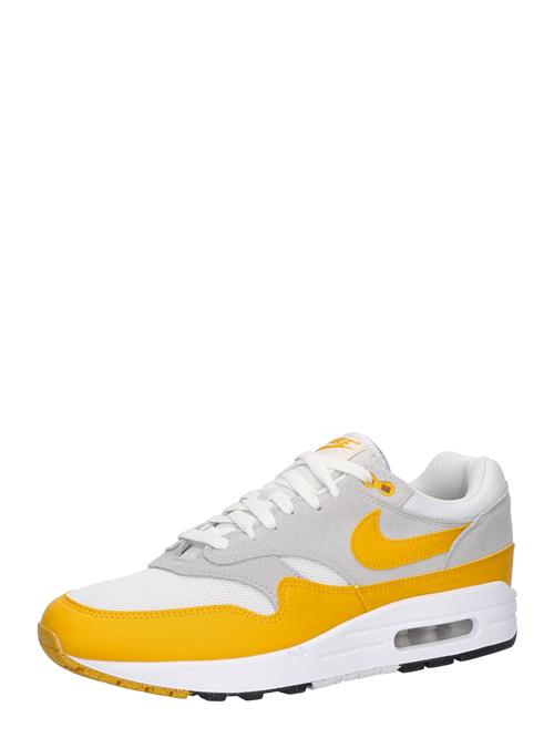 Se Nike Sportswear Sneaker low 'AIR MAX 1 ESS'  grå / orange / hvid ved About You