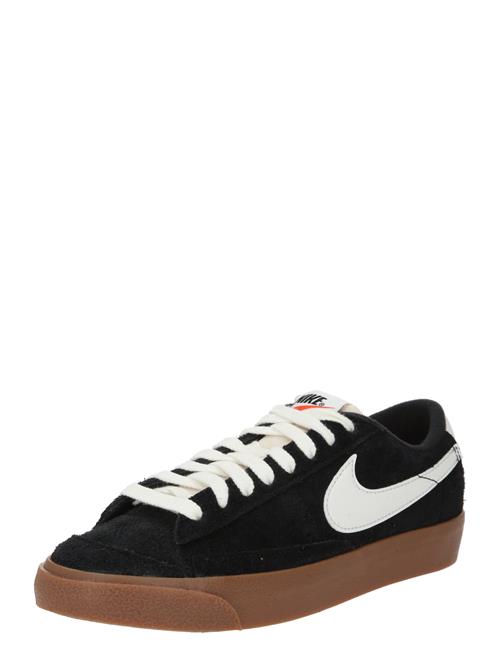 Se Nike Sportswear Sneaker low 'Blazer ´77 Vintage'  sort / hvid ved About You