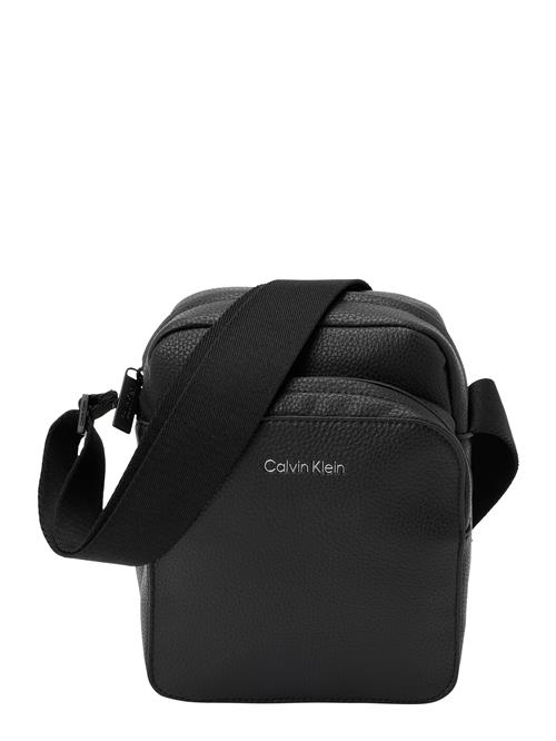 Se Calvin Klein Skuldertaske 'MUST'  sort ved About You