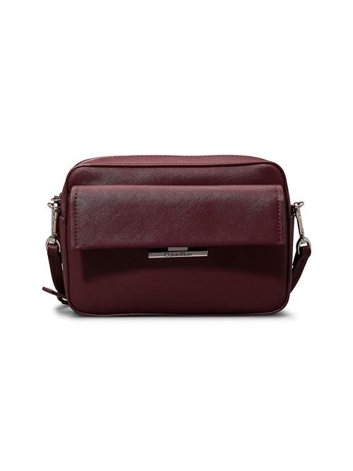 Se Calvin Klein Skuldertaske  bordeaux ved About You