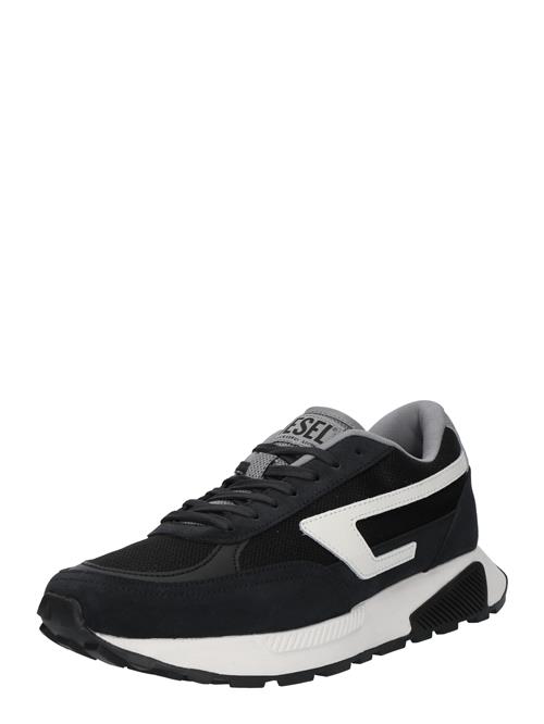 Se DIESEL Sneaker low 'S-TYCHE'  sort / hvid ved About You