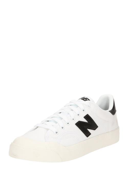 Se new balance Sneaker low 'B100'  sort / hvid ved About You