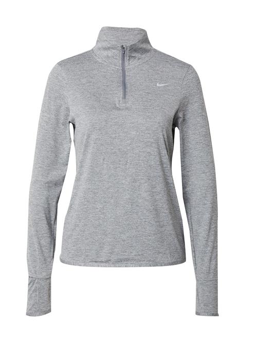 Se NIKE Funktionsbluse 'SWIFT ELEMENT'  grå ved About You