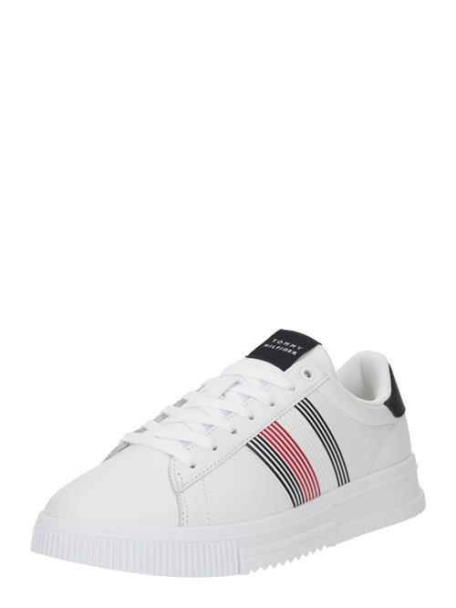 Se TOMMY HILFIGER Sneaker low 'SUPERCUP'  rød / sort / hvid ved About You