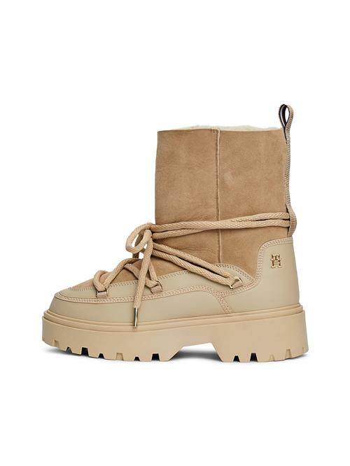 Se TOMMY HILFIGER Boots  beige / camel ved About You