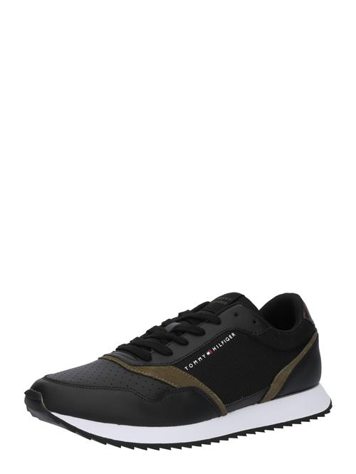 Se TOMMY HILFIGER Sneaker low 'EVO'  oliven / sort / hvid ved About You