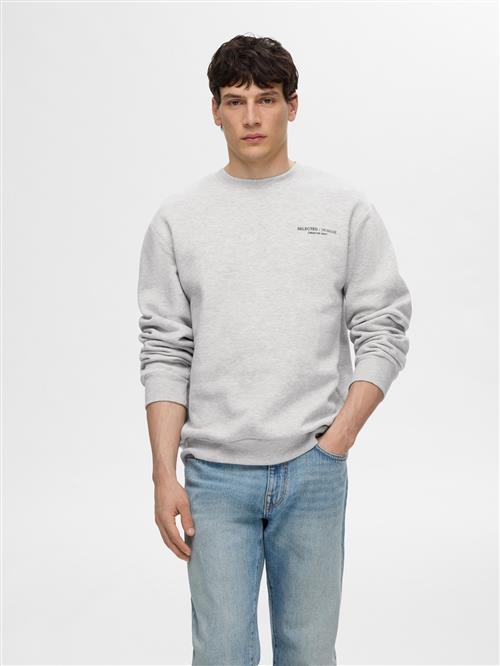 Se SELECTED HOMME Sweatshirt  grå-meleret / gran / lys pink ved About You