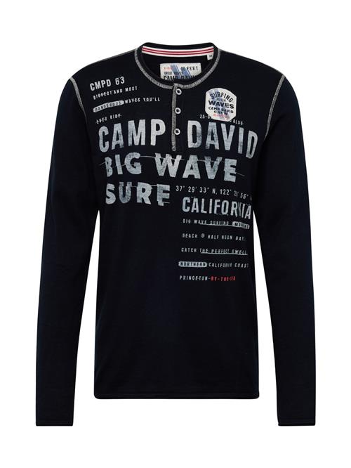 Se CAMP DAVID Pullover  natblå / hvid ved About You