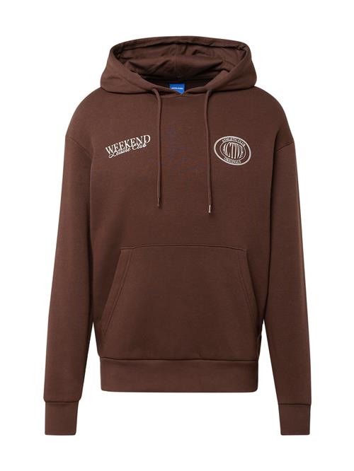 Se JACK & JONES Sweatshirt 'BRADLEY'  mørkebrun / hvid ved About You