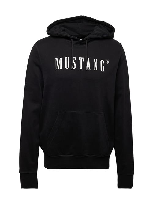 Se MUSTANG Sweatshirt 'Bronson'  sort / hvid ved About You