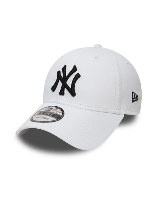 Se NEW ERA Hat 'LEAGUE ESSENTIAL 940 NEYYAN'  sort / hvid ved About You