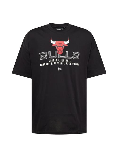 Se NEW ERA Bluser & t-shirts 'NBA CHIBUL'  grå / rød / sort / hvid ved About You