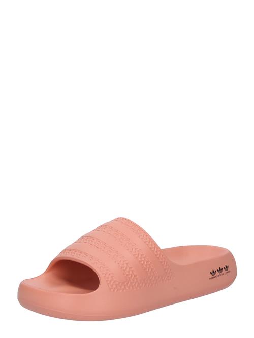 Se ADIDAS ORIGINALS Pantoletter 'ADILETTE AYOON'  gammelrosa / sort ved About You