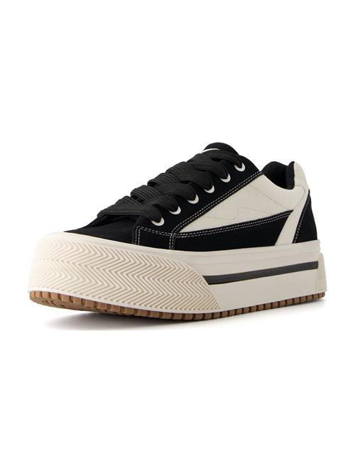 Se Bershka Sneaker low  sort / hvid ved About You