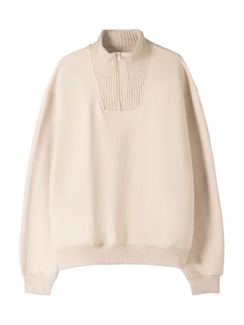 Se Bershka Sweatshirt  creme ved About You