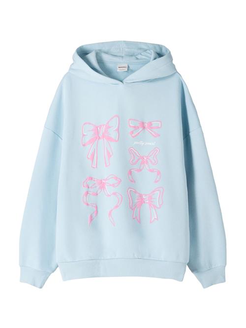 Se Bershka Sweatshirt  pastelblå / lyserød / hvid ved About You