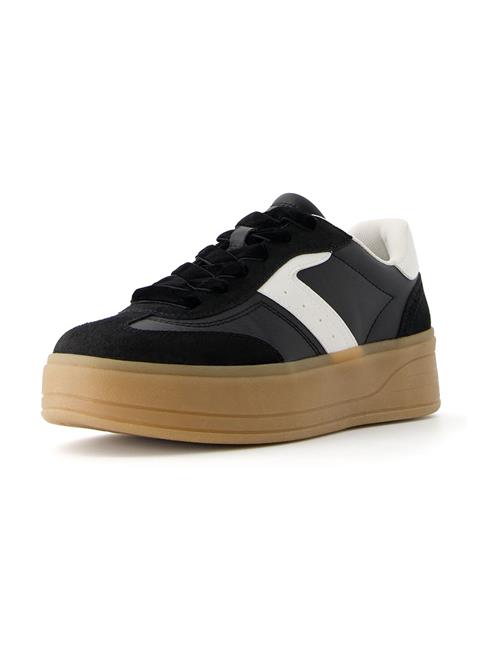 Se Bershka Sneaker low  sort / hvid ved About You