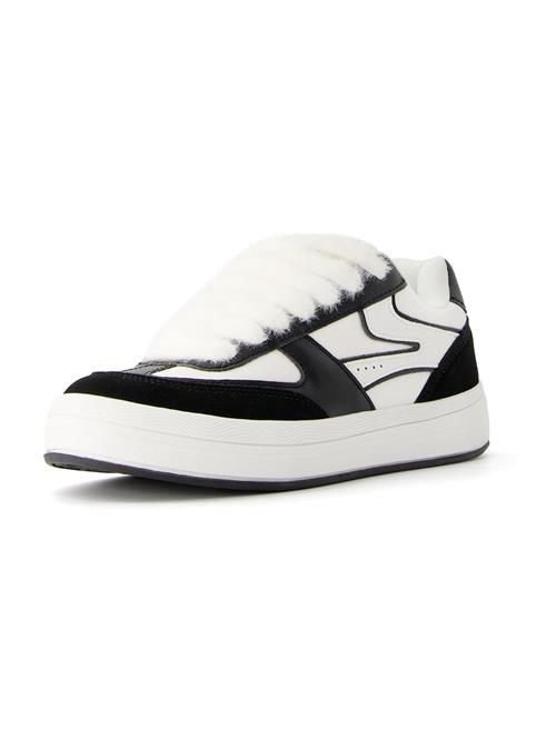 Se Bershka Sneaker low  sort / hvid ved About You