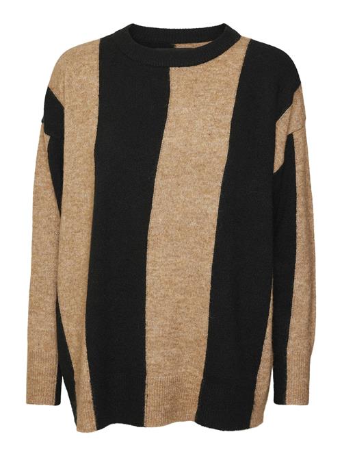 Se VERO MODA Pullover  mørkebeige / sort ved About You