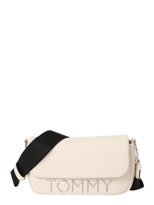 Se Tommy Jeans Skuldertaske 'BOLD'  beige / sølv ved About You