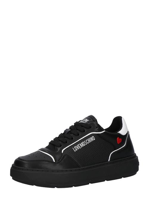 Se Love Moschino Sneaker low 'BOLD 40'  rød / sort / sølv / hvid ved About You