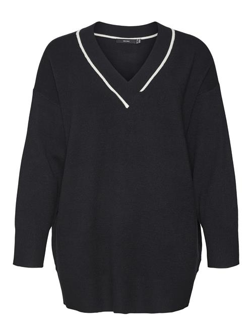 Se Vero Moda Curve Pullover 'VMCSABA'  sort / hvid ved About You