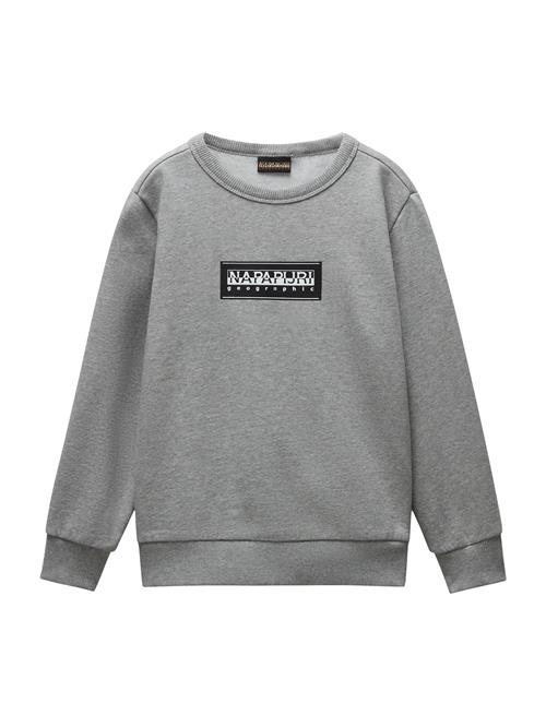 Se NAPAPIJRI Sweatshirt 'K B-CHAMOIS'  grå-meleret / sort / hvid ved About You