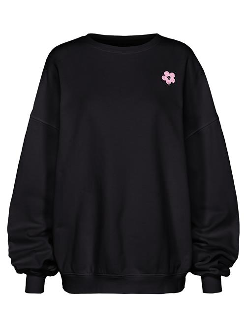 Se OCEANSAPART Sweatshirt ' Lola '  lys pink / sort ved About You