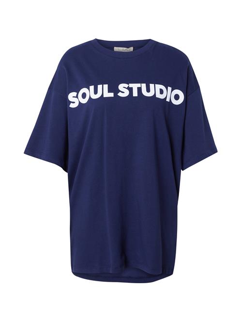 Se Smith&Soul Shirts  marin / hvid ved About You