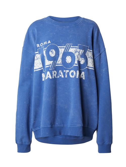 Se TOPSHOP Sweatshirt '1863 Maratona'  blå / hvid ved About You