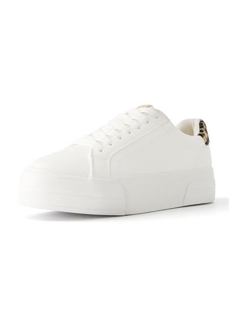 Se Bershka Sneaker low  cappuccino / sort / hvid ved About You