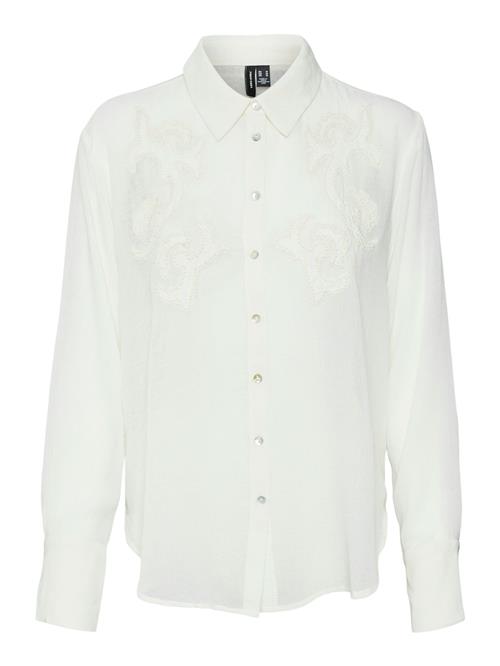 Se VERO MODA Bluse 'Vmpearl'  creme ved About You