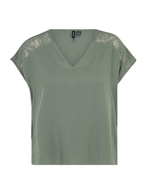 Se Vero Moda Petite Bluse 'RUSK'  mørkegrøn ved About You