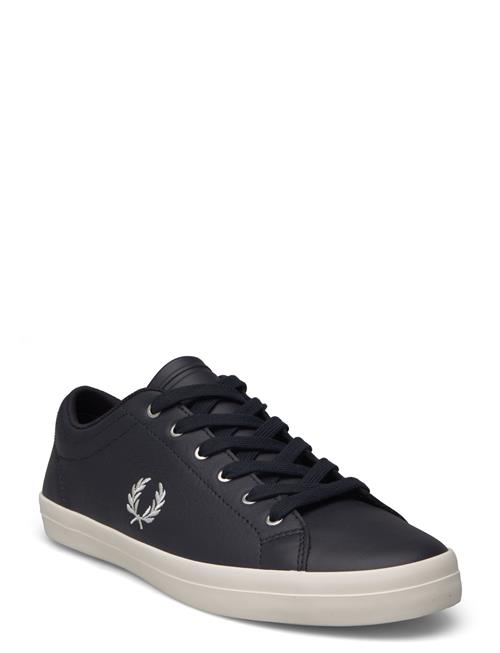 Se Fred Perry Baseline Leather Fred Perry Black ved Booztlet