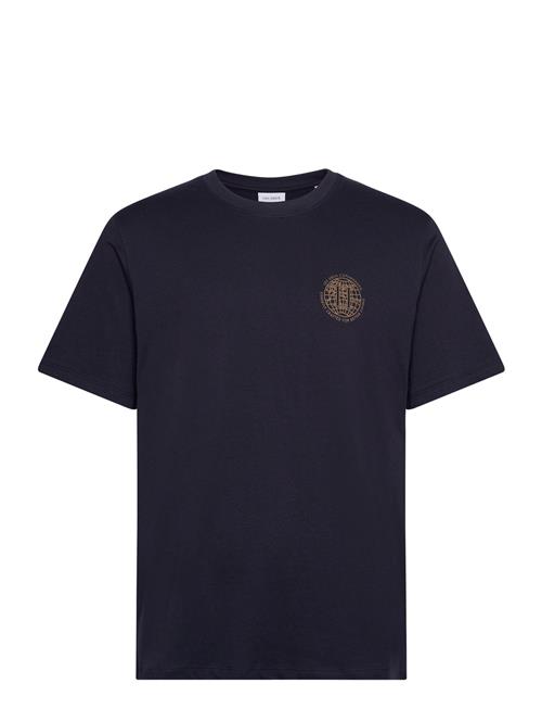 Se Les Deux Globe T-Shirt Les Deux Navy ved Booztlet