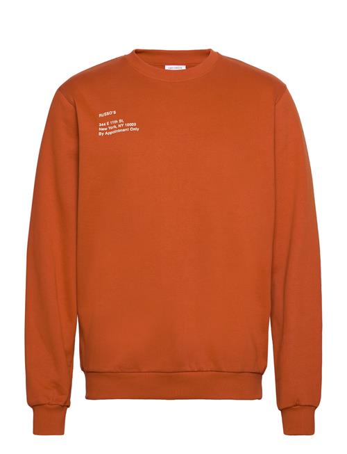 Se Les Deux Neighborhood Sweatshirt Les Deux Orange ved Booztlet