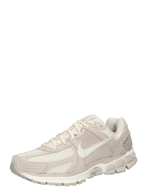 Se Nike Sportswear Sneaker low 'ZOOM VOMERO 5'  brun ved About You