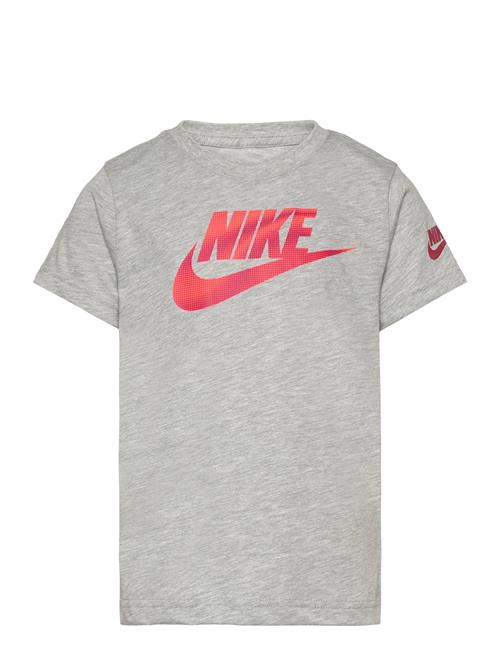 Se Nike Nkb Brandmark Tee Futura / Nkb Brandmark Tee Futura Nike Grey ved Booztlet