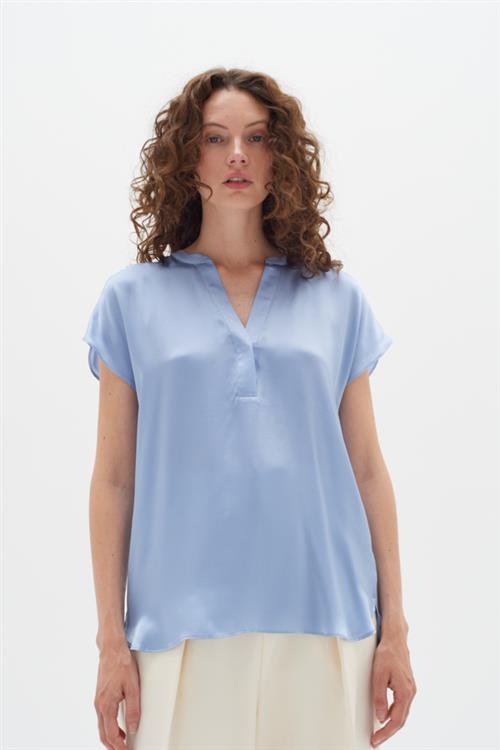 InWear Liraiw Leonore Top Premium 100 Silk Kvinde Blue Serenity Kortærmede Bluser Relaxed Fit Str 38 - hos Magasin