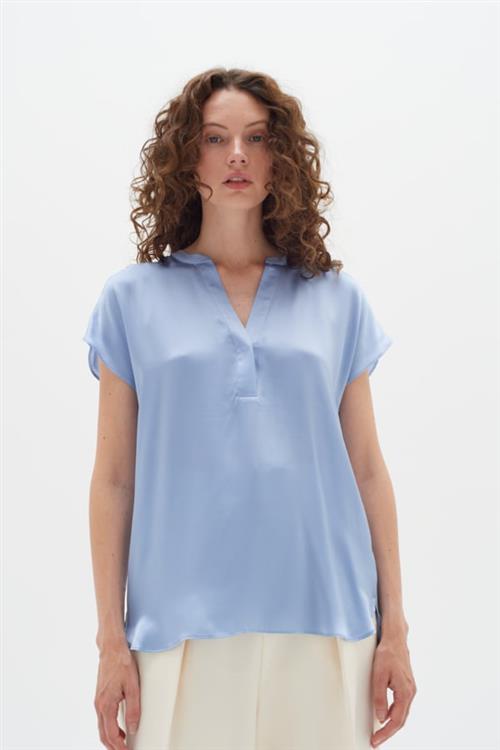 InWear Liraiw Leonore Top Premium 100 Silk Kvinde Blue Serenity Kortærmede Bluser Relaxed Fit Str 32 - hos Magasin