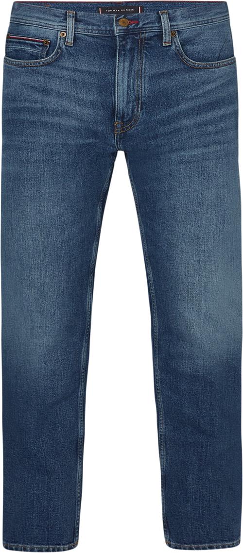 Se Tommy Hilfiger Core Straight Denton Boston IND Mand Boston Indigo Jeans Str 31/32 - Bomuld hos Magasin ved Magasin