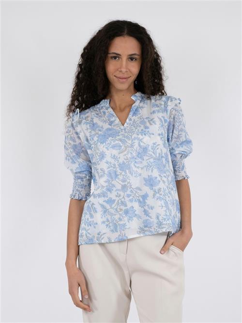 Se Neo Noir Davina Rose Field Blouse Kvinde Light Blue Langærmede Bluser Str 38 - hos Magasin ved Magasin